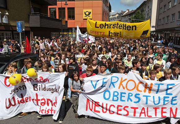10 Students Protest Across Germany Against Education Reforms 