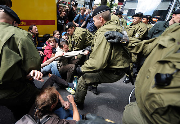 17 Students Protest Across Germany Against Education Reforms 