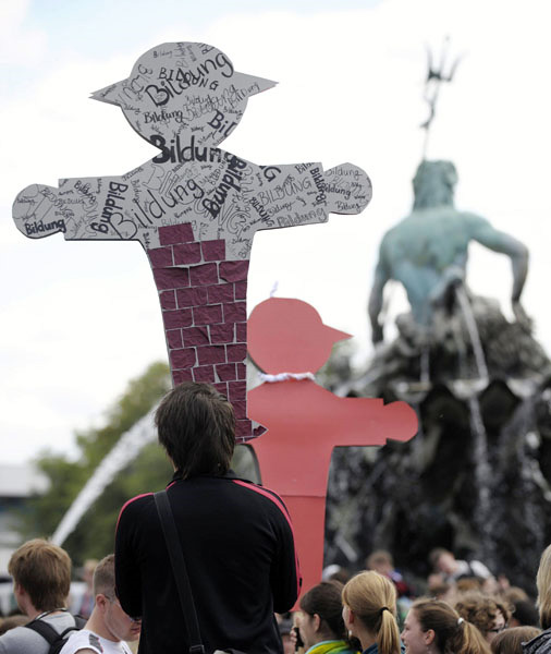 4 Students Protest Across Germany Against Education Reforms 