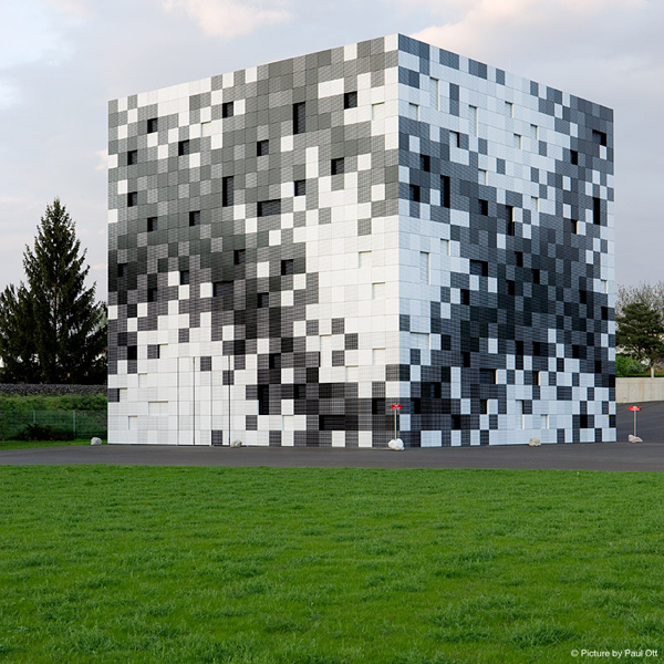 ©paul ott Queen01 web klein1 pic on Design You Trust ©paul ott Queen01 web klein1 Splitterwerk FrogQueen Architecture
