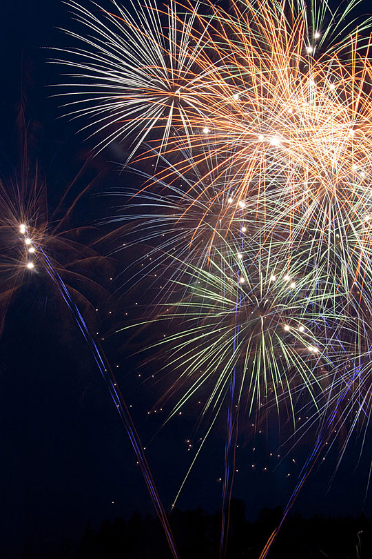 fir01 Happy New 2011 Year! Fireworks at Cruzine!
