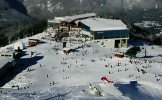 Tilt shift une vidéo du plus bel effet Whistler Blackcomb XXS 2 pic on Design You Trust Tilt shift une vidéo du plus bel effet Whistler Blackcomb XXS 2 Tilt Shift movie by Mike Douglas Whistler Blackcomb XXS