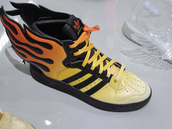unnamed av45mkq5f1 pic on Design You Trust unnamed av45mkq5f1 Adidas – Jeremy Scott Spring/Summer 2011 Collection Preview