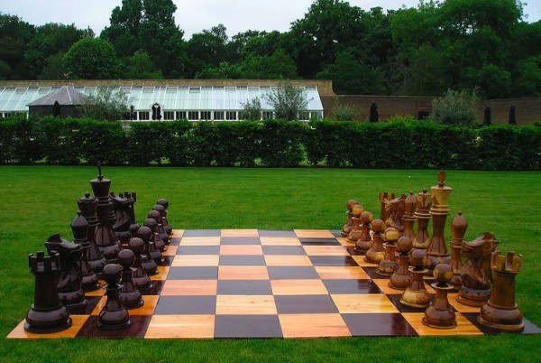 Giant chess board 600x402 Gigantism in the Garden