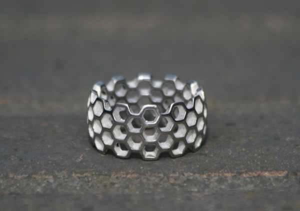 Chris Hardy Ring 600x422 pic on Design You Trust Chris Hardy Ring 600x422 3D Printed Silver is Awesome