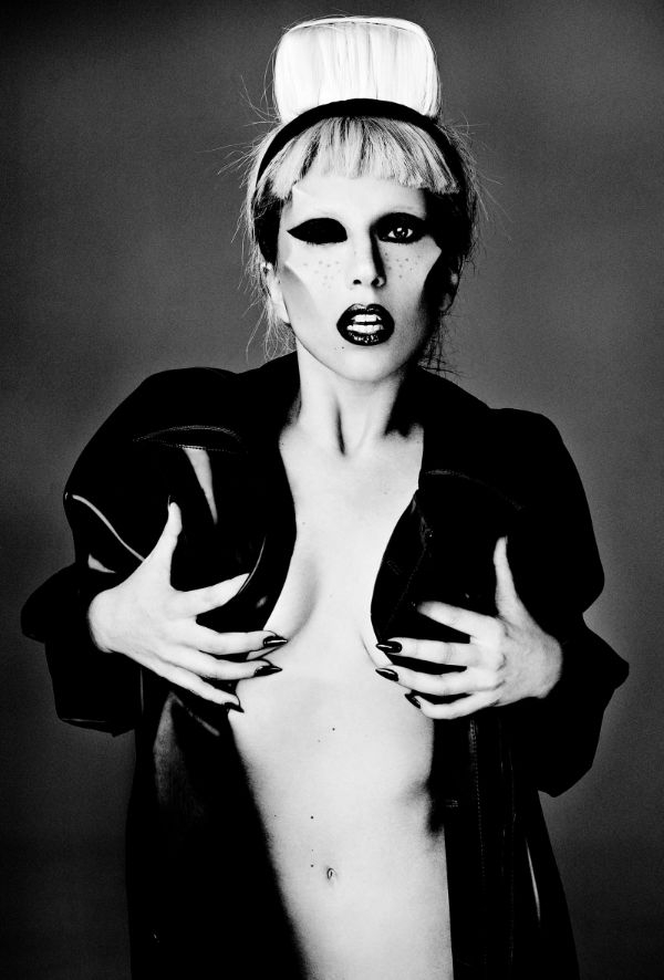 Lady Gaga par Mariano Vivanco pour i D printemps 2011 2 pic on Design You Trust Lady Gaga par Mariano Vivanco pour i D printemps 2011 2 Lady Gaga by Mariano Vivanco for i D printemps 2011