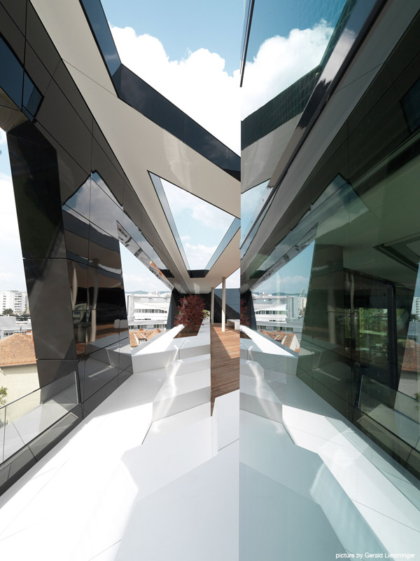 MP09 28.04.2010 A 494036 MP09 Black Panther Architecture