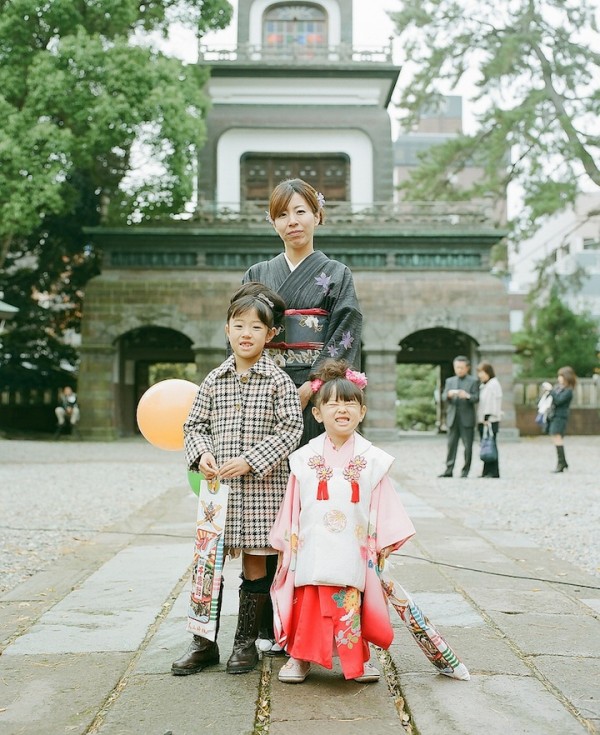 ToyokazuNagano15 600x735 pic on Design You Trust ToyokazuNagano15 600x735 Sweet Sisters Growing Up in Japan