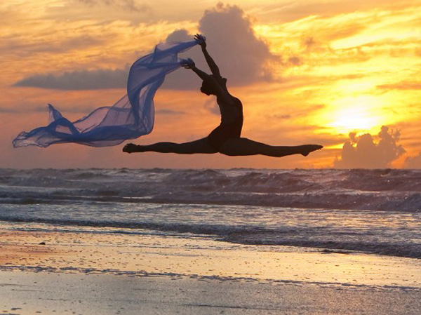 127372496.pVeUT6bt. T5B2645a 550x412 pic on Design You Trust 127372496.pVeUT6bt. T5B2645a 550x412 Sea dancers in the magic light of sunrise, photography by Richard Calmes