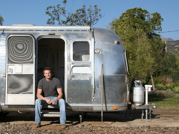after1 Matthew Hofmann – Vintage Trailer into Living Space