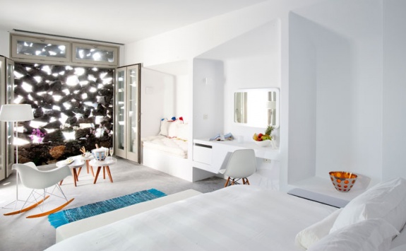 unnamed qvjm9quz6 pic on Design You Trust unnamed qvjm9quz6 The Luxurious and Serene Santorini Grace Hotel in Greece