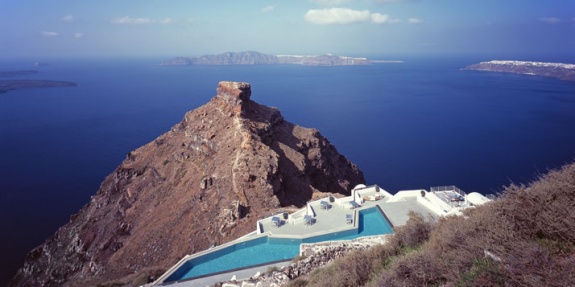 unnamed uhadp5vcyu pic on Design You Trust unnamed uhadp5vcyu The Luxurious and Serene Santorini Grace Hotel in Greece