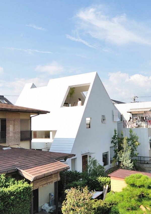 Montblanc House by Studio Velocity 11 600x848 Montblanc House