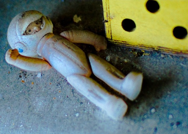 Smith Jan Igurshka22 600x429 pic on Design You Trust Smith Jan Igurshka22 600x429 Toys Illustrate the Devastation of Chernobyl