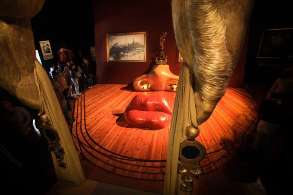 dalimuseum 03 600x400 Dali’s Fascination with Mae West