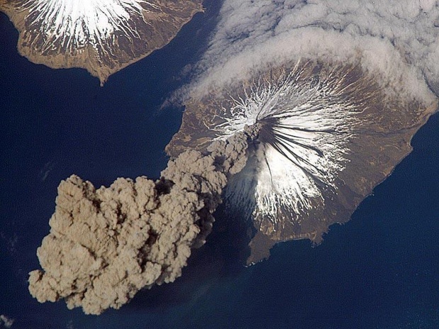 vo1a Shocking Volcano Photos