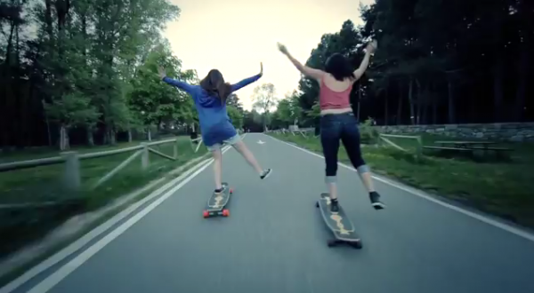 Girls and Longboards Carving the Mountains 2 600x330 Girls and Longboards