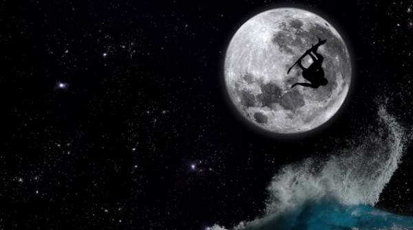 An amazing Night Surf with stars video Nightsurf video 600x335 An amazing Night Surf with stars video