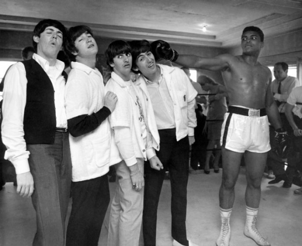 TheBeatlesandMohammadAlibyHarryBensonMiami1964 600x489 Awesome People Hanging Out Together