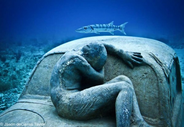 jasondecairestaylor1 600x413 Life Size VW Beetle Becomes a Reef