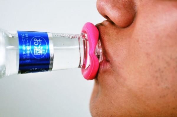 Japanese Kiss ? A weird Japanese gadget of the day kiss a zima gadget japonais 07 600x398 Japanese Kiss ? A weird Japanese gadget of the day