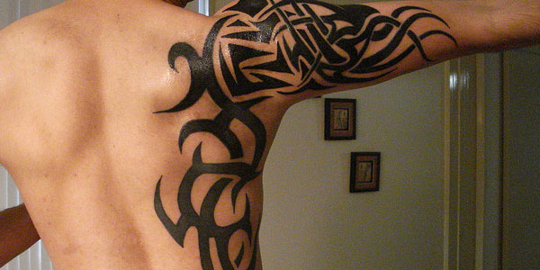 tribal shoulder tattoo pyzh74b0z6 35 Awesome Tribal Tattoos For Men