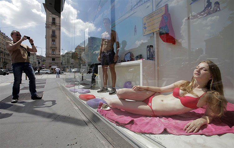 1103 Live Swimwear Mannequins Cause Stir in Milan