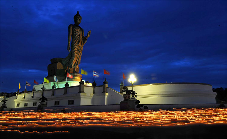 Light Trails Illuminate Buddha Statue in Bangkok During Festival 328 Light Trails Illuminate Buddha Statue in Bangkok During Festival