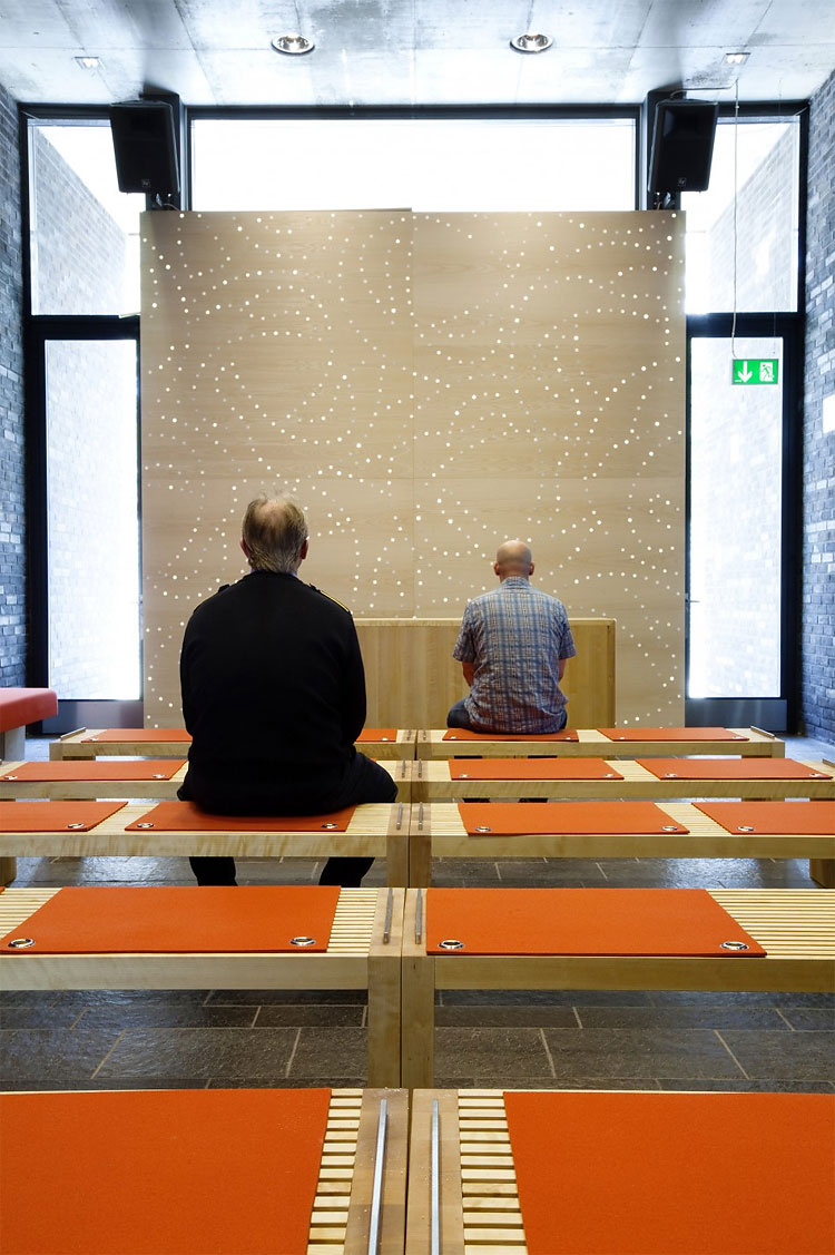 450 Prison in Norway. From Flat screen TVs to Jogging Trails, Heres Where Norways Mass Murderer Could End Up. 