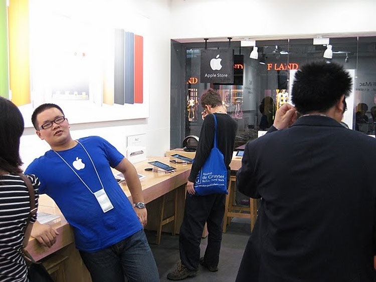 723 pic on Design You Trust 723 iFraud: Bogus Apple Store in China Fools Everyone, Even the Staff