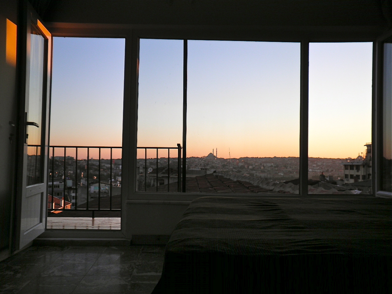 CasaGalata Casa4 CASAGALATA STUDIOS & APARTS WITH GOLDEN HORN, BOSPHORUS & GALATA TOWER VIEW
