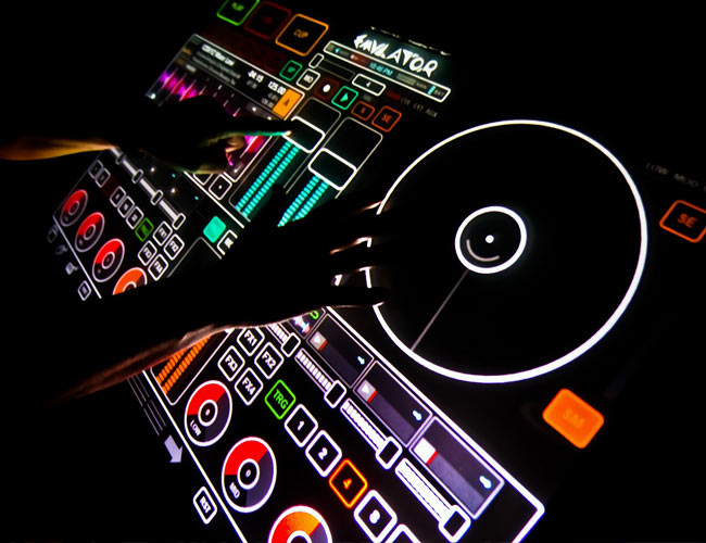 Emulator gearpatrol Smithson Martin Emulator Multi Touch Professional DJ System