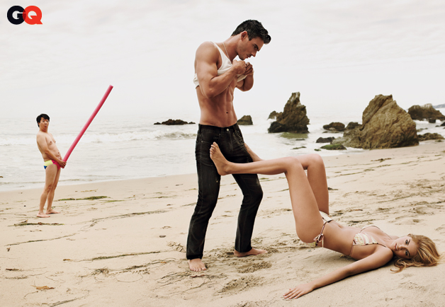 KenJeongPhotobombsKateUptonGQ3 Kate Upton Photobombed by Ken Jeong