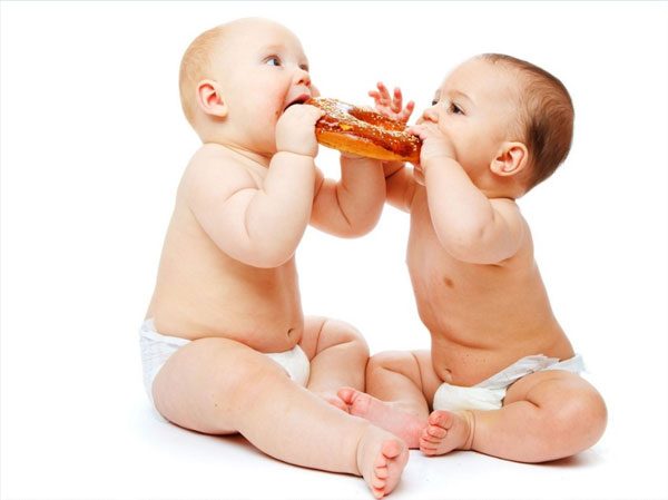 25 Aw Inspiring Baby Pictures eating baby klozqi5hj 25 Aw Inspiring Baby Pictures