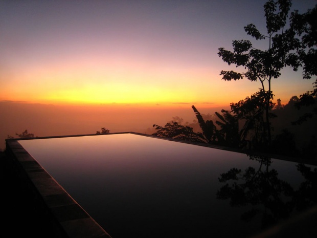 ip5b pic on Design You Trust ip5b 30 Incredible Infinity Pools