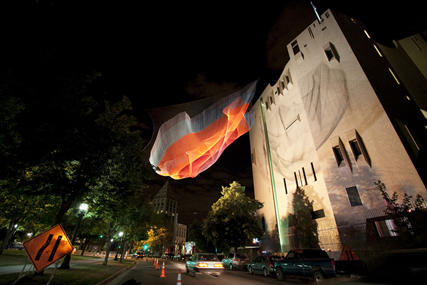 janet echelman escultura suspendida 01 Janet Echelman   Amazing Suspended Sculptures