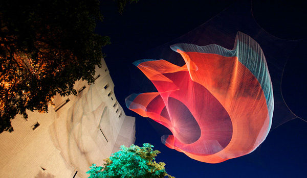 janet echelman escultura suspendida 03 Janet Echelman   Amazing Suspended Sculptures
