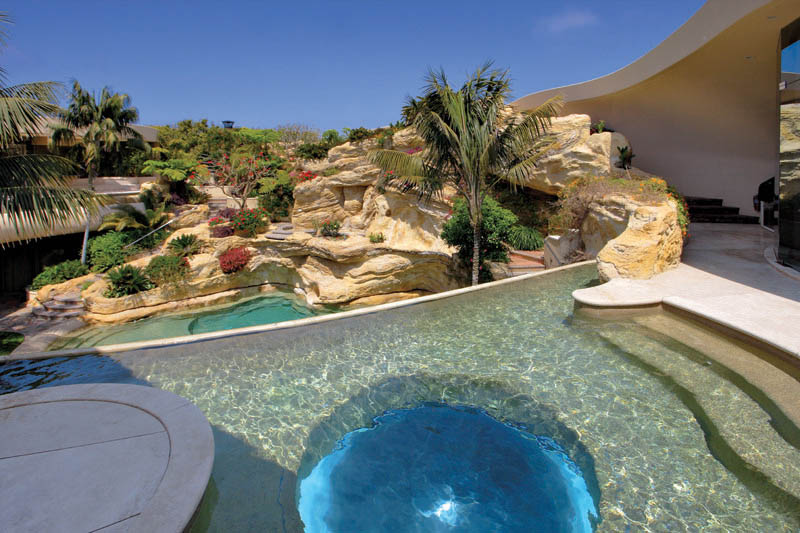 portabello estate mansion california cameo shores corona del mar 3 LTVs, The Portabello Estate in Orange County