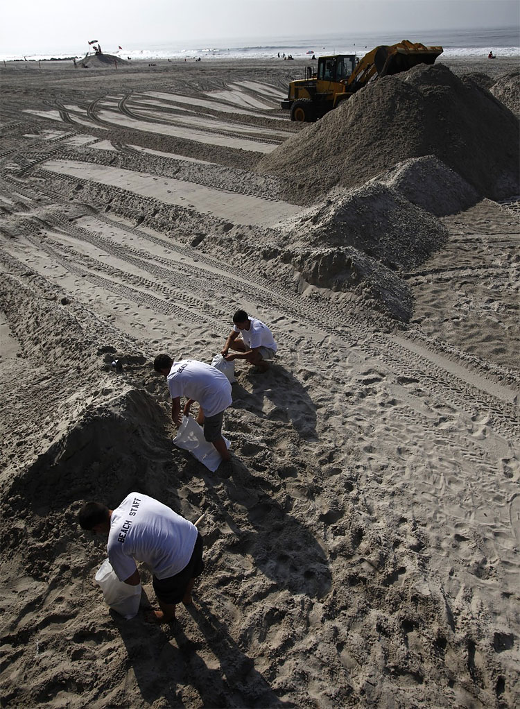 1033 US Braces for Hurricane Irene