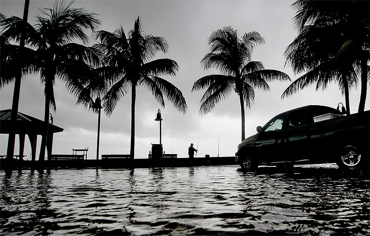 11101 US Braces for Hurricane Irene