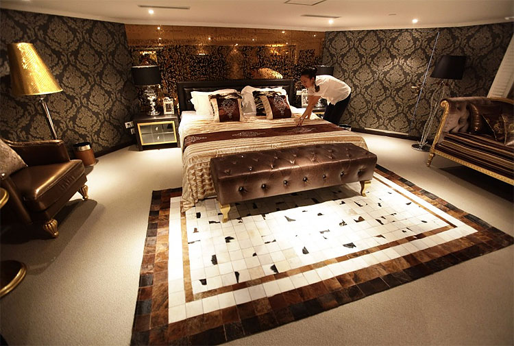 1143 China’s New Luxury Aircraft Carrier Hotel
