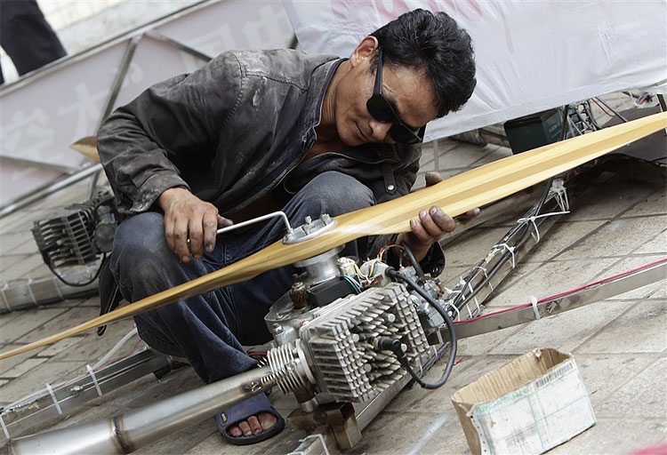 1230 pic on Design You Trust 1230 Former Chinese Farmer Builds Flying Saucer