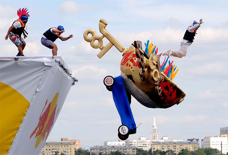 Red Bull Flugtag Moscow 2011: Crazy Contraptions Plunge into River 139 Red Bull Flugtag Moscow 2011: Crazy Contraptions Plunge into River