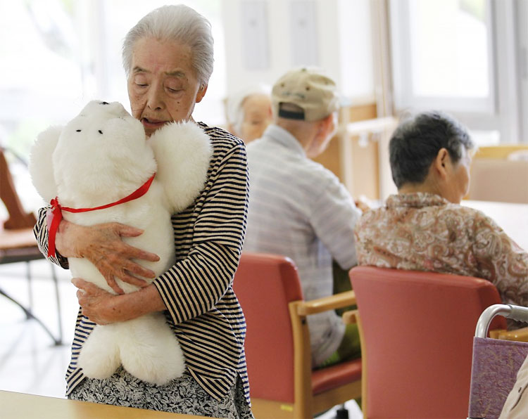 Therapeutic Robot Seals Comforts elderly tsunami survivors 15 Cute Robot Seals Comforts Elderly Tsunami Survivors in Japan