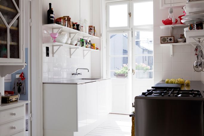 1613 pic on Design You Trust 1613 White and colorful apartment