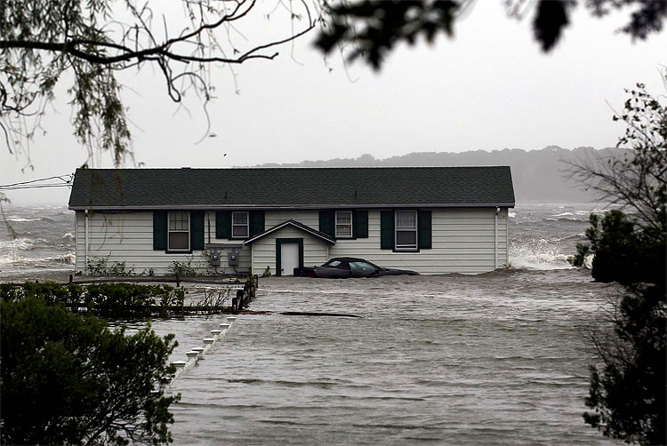 1716 US Braces for Hurricane Irene