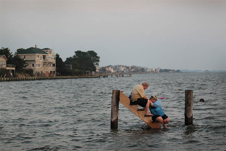 208 US Braces for Hurricane Irene