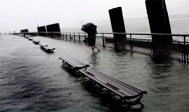 2133 US Braces for Hurricane Irene