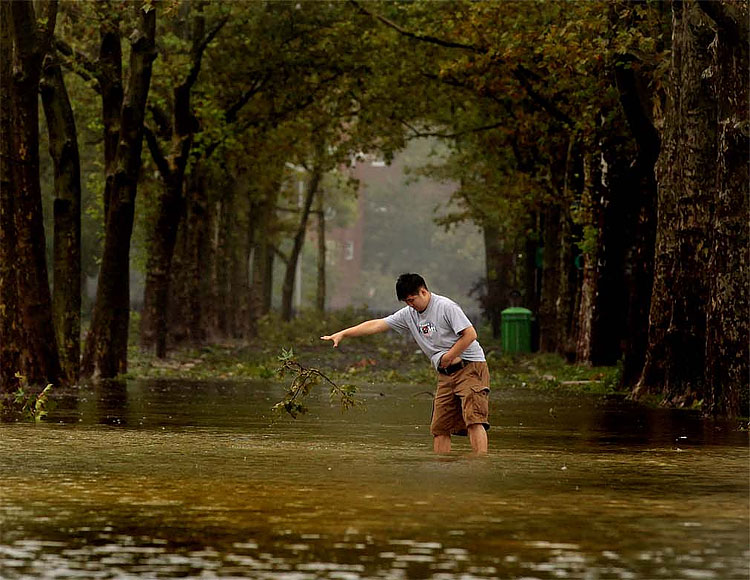 2611 US Braces for Hurricane Irene