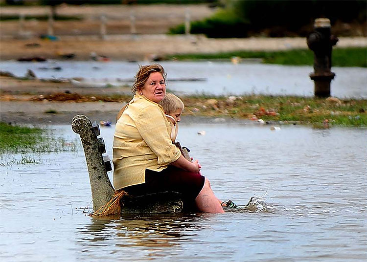 2712 US Braces for Hurricane Irene